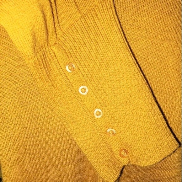 Lane Bryant Yellow Buttoned Sleeve V-Neck Sweater Plus Size 14/16 - Picture 5 of 7